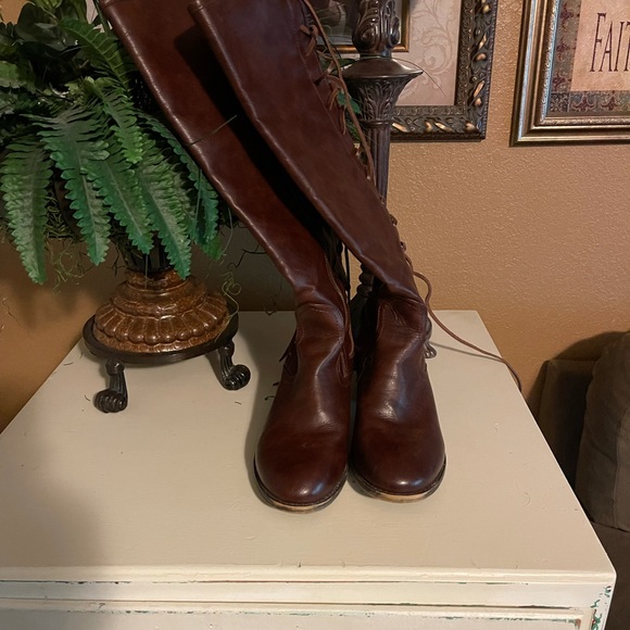 Boots - Picture 4 of 4